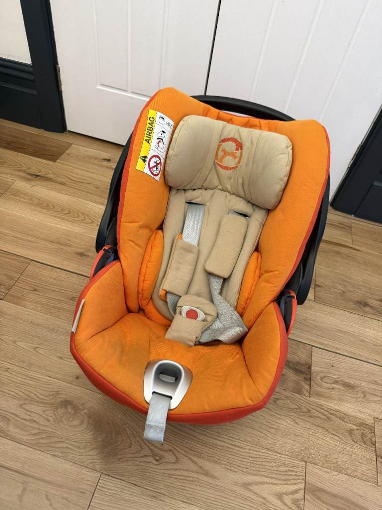 Cybex Platinum Baby Car Seat and isofix Base