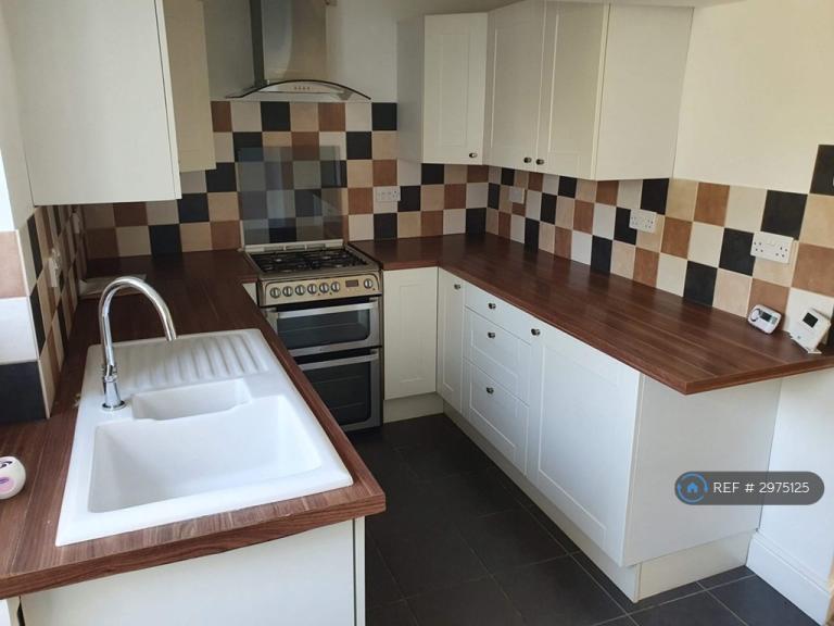 2 bedroom house in Gladstone Road, Trowbridge, BA14 (2 bed) (#2975125)
