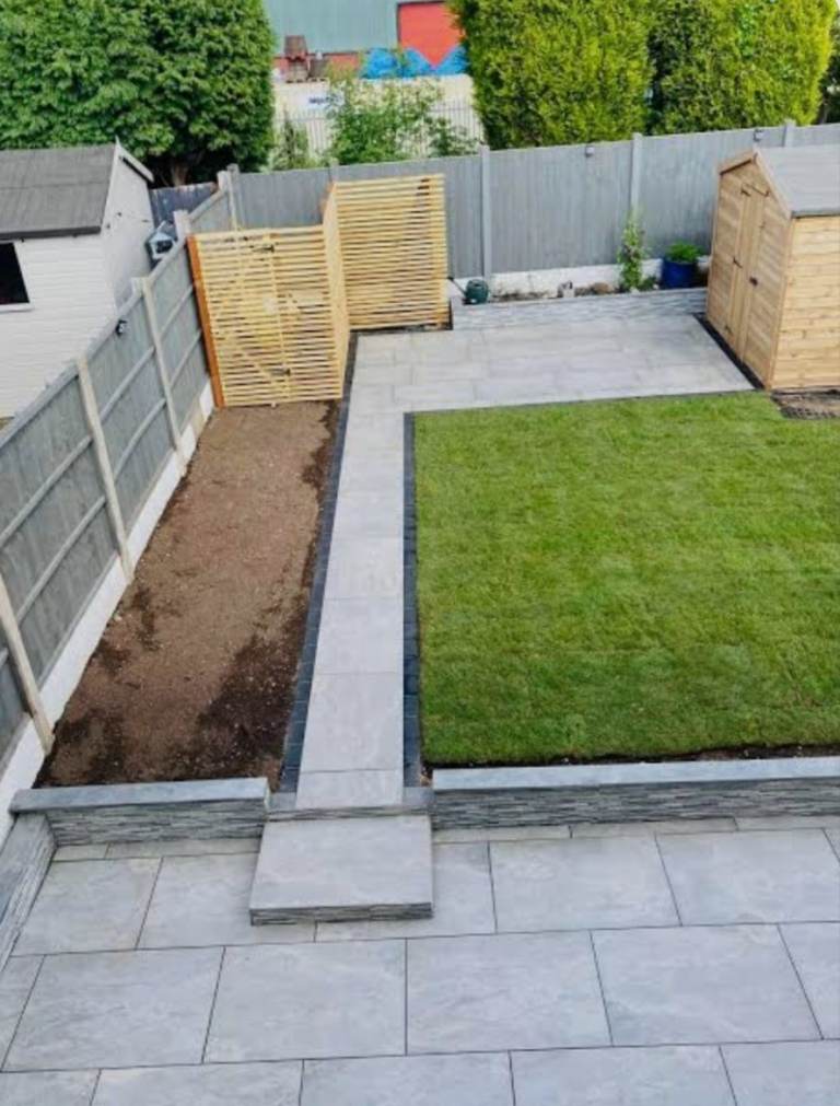 Garden & fence & post & slabs 