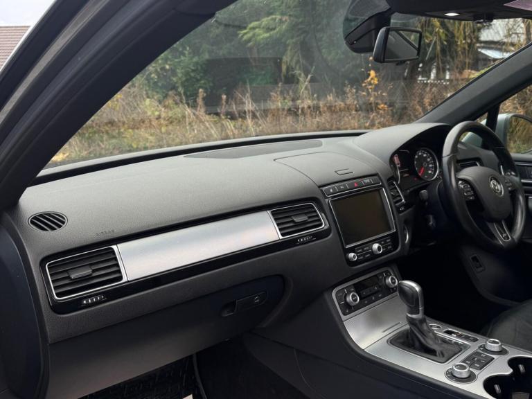 2016 Volkswagen Touareg 3.0 TDI V6 BlueMotion Tech R-Line Tiptronic 4WD Euro 6 (s/s) 5dr ESTATE D...