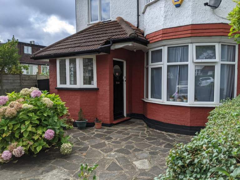 2 Bedroom Garden Flat - Available December 2