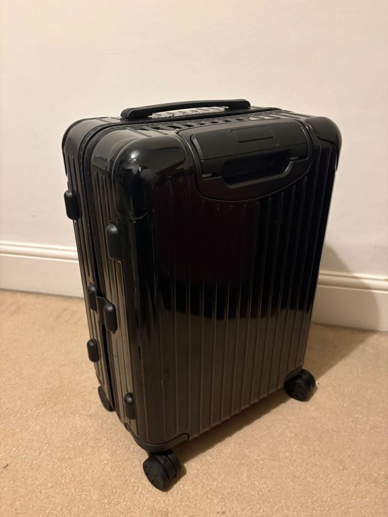 Rimowa Essential Cabin Bag in black