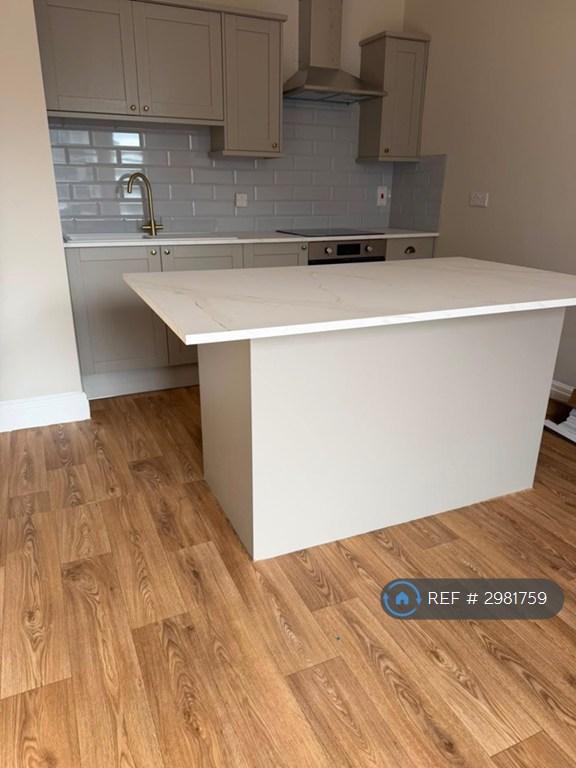1 bedroom flat in Promenade, Southport, PR9 (1 bed) (#2981759)