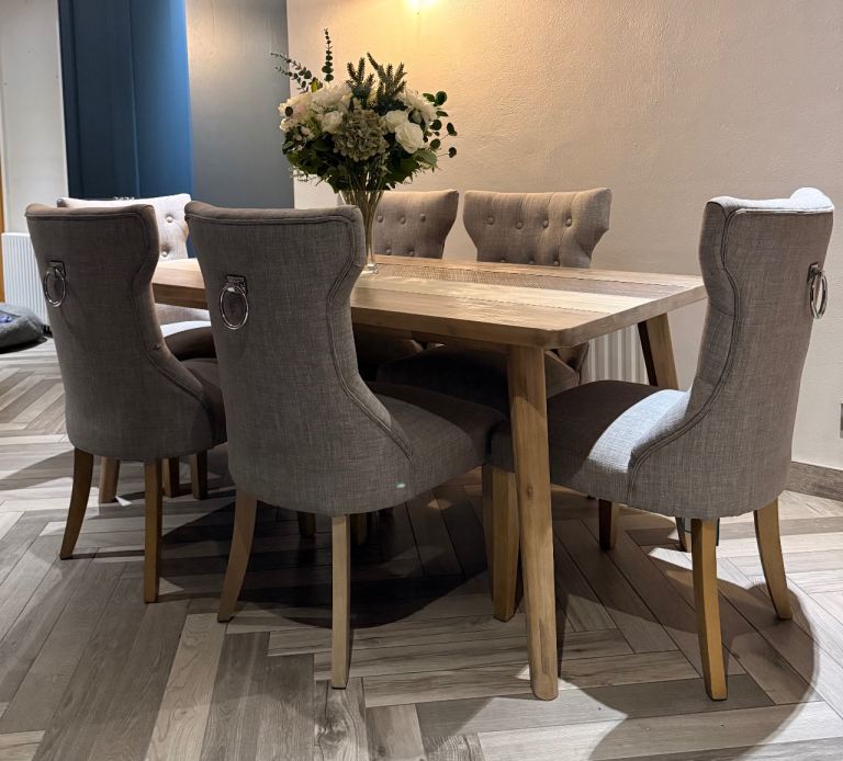 Stylish kitchen table & 6 chairs 