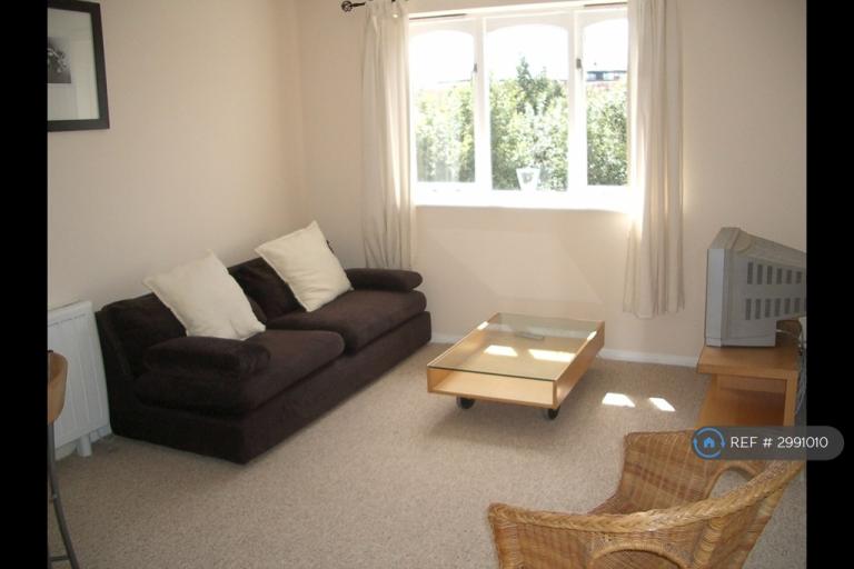 1 bedroom flat in Telegraph Place, London, E14 (1 bed) (#2991010)
