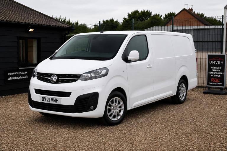 VAUXHALL VIVARO 1.5 100HP LWB AIRCON SPORTIVE White Manual Diesel 2021
