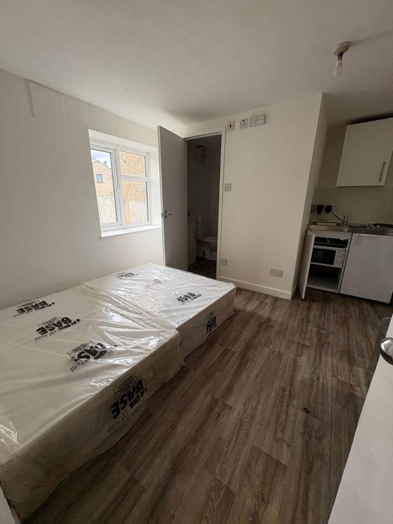    DSS-  SC studio  (Streatham) - Central Hill, London 