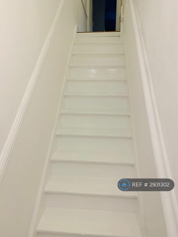 3 bedroom flat in Wandsworth Bridge Road, London, SW6 (3 bed) (#2931302)