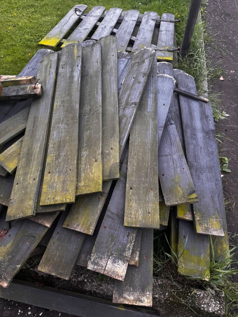 Garden Fence Slats, rails, posts and 2 gates – Used Wood