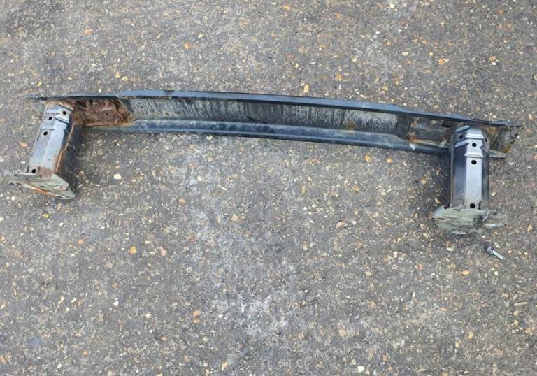 Toyota Avensis Estate Mk3 Rear Crash Bar 2013