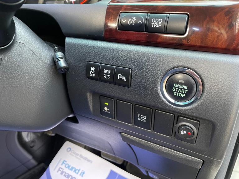 TOYOTA ALPHARD 2.4 2012