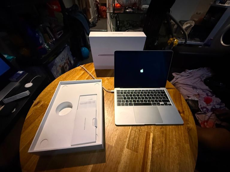 Apple MacBook Air Its Quad-Core Intel Core i5 with Charger and Box - As Good As New
