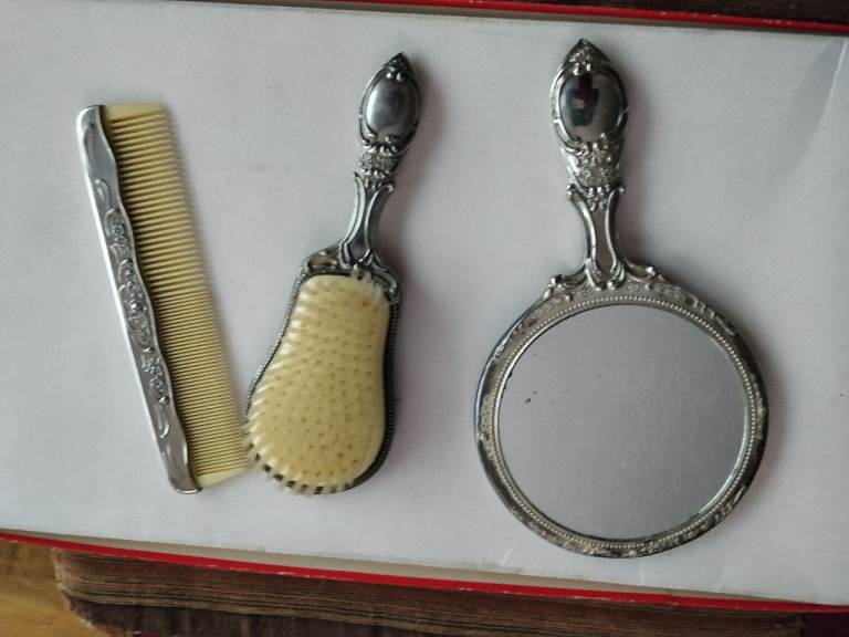 Vintage dressing table set 