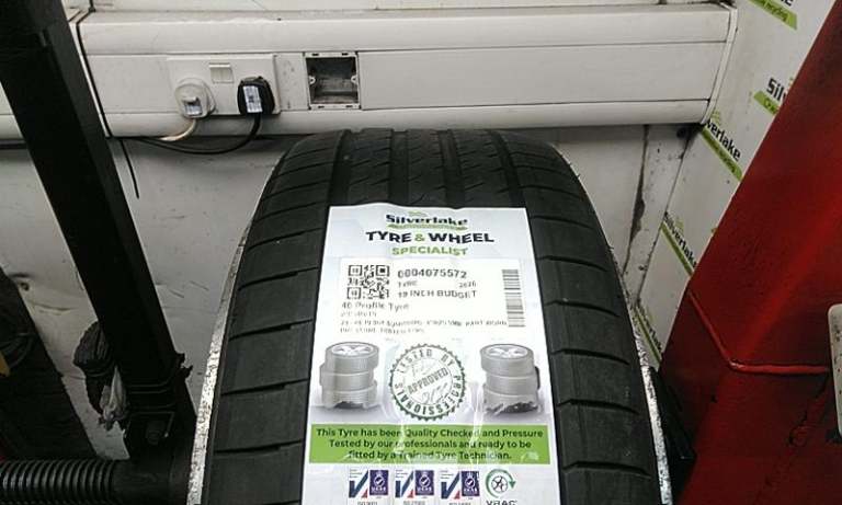 235 40 19 96y Sumitomo Htrz5 5mm Part Worn Pressure Tested Tyre
