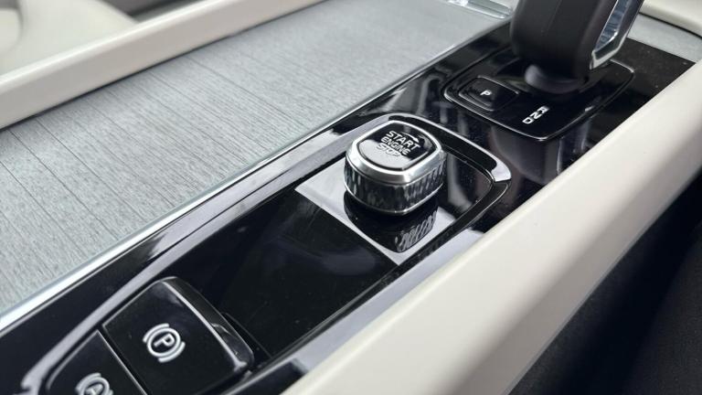 2025 Volvo V60 Plus, B4 Mild hybrid, Petrol, Dark ESTATE Petrol/Electric Hybrid Automatic