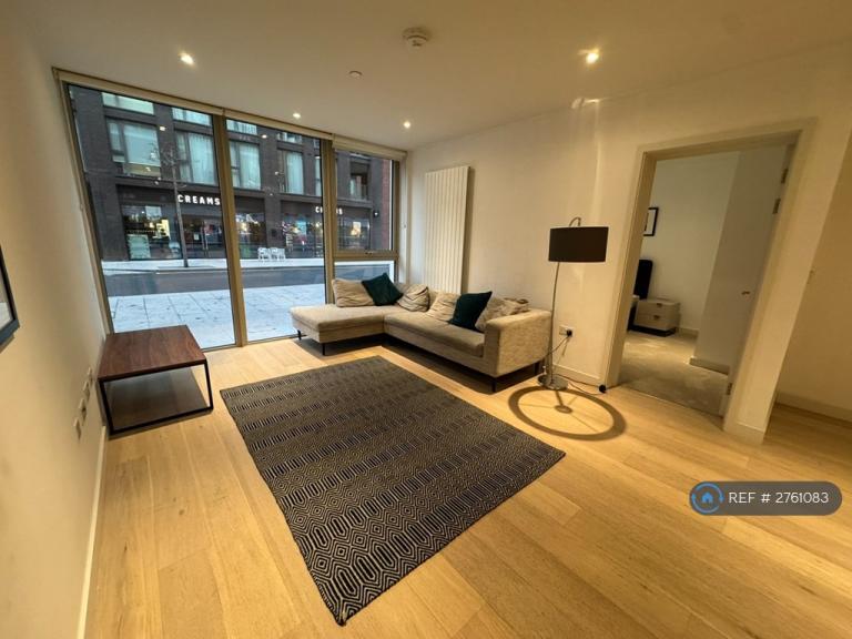 2 bedroom flat in Liner House, London, E16 (2 bed) (#2761083)