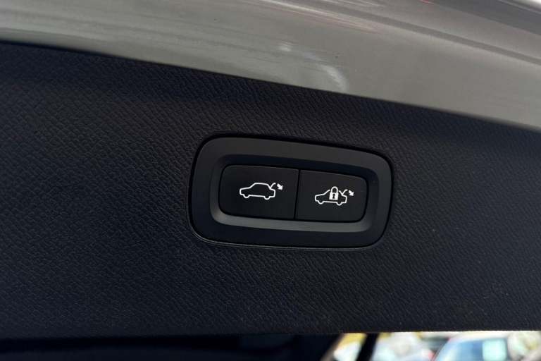 2022 Volvo XC90 2.0h T8 Recharge 18.8kWh Inscription Pro SUV 5dr Petrol Plug-in Hybrid Auto ESTAT...