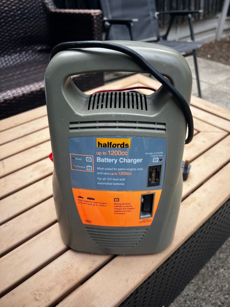 Halfords car battery charger 