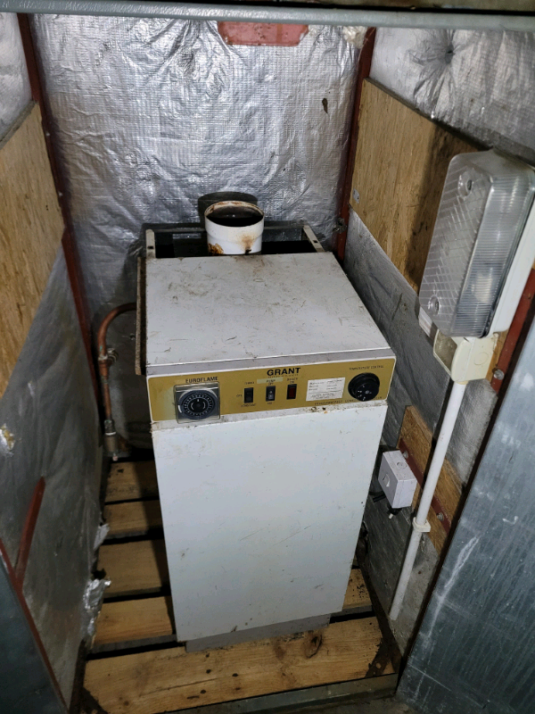 GRANT OIL FIRED BURNER BOILER & HOUSE FOR SALE