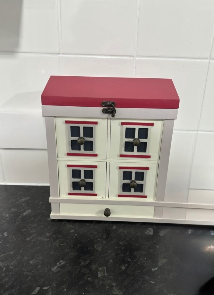 House jewellery / storage box
