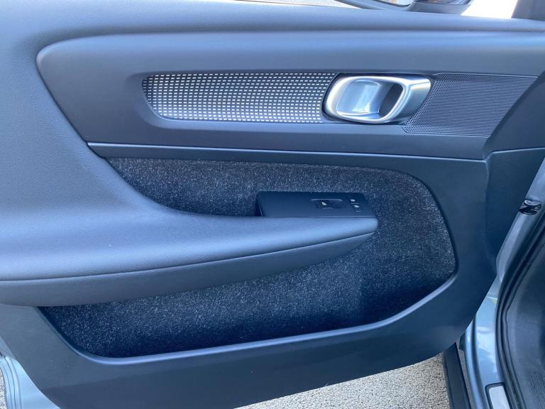 2018 Volvo XC40 2.0 D4 R-Design Pro Auto AWD Euro 6 (s/s) 5dr ESTATE Diesel Automatic