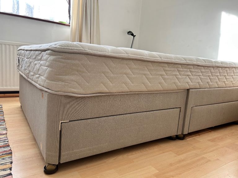 REDUCED:SILENTNIGHT MATTRESS +4DRAWER  DIVAN 
