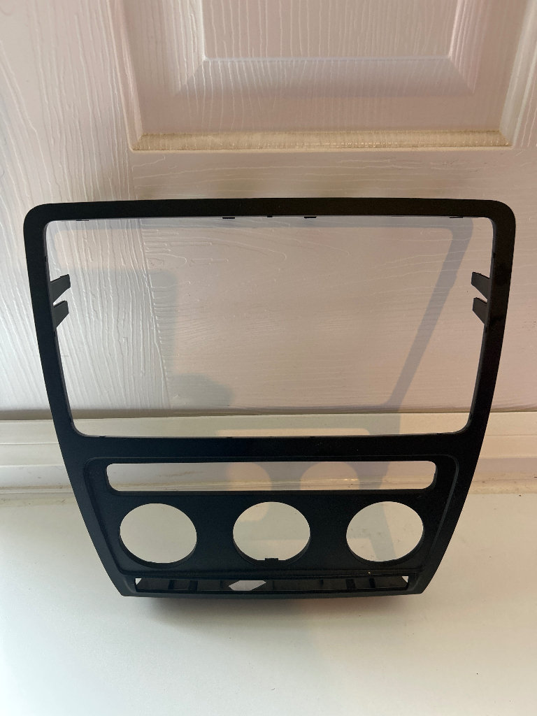 Octavia Mk2 radio surround 