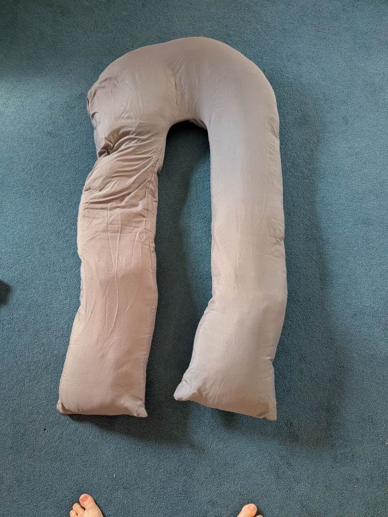 Free Grey U-Shaped Pregnancy Pillow – Good Condition (1/2)