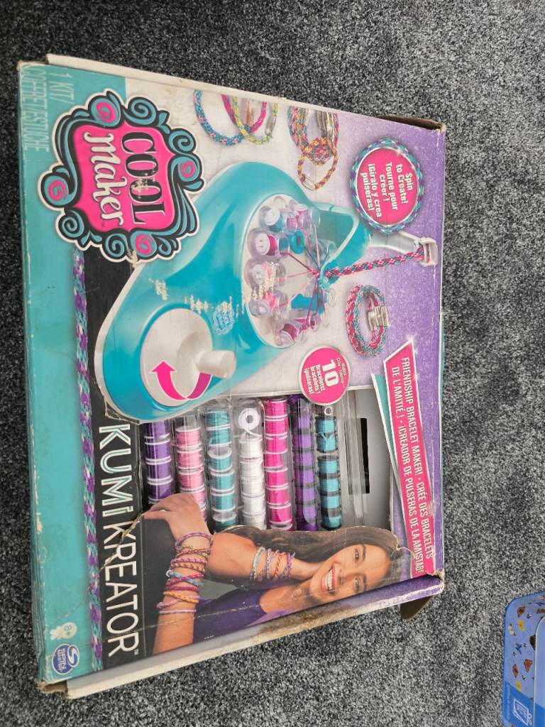 Kumi kreator friendship bracelet 