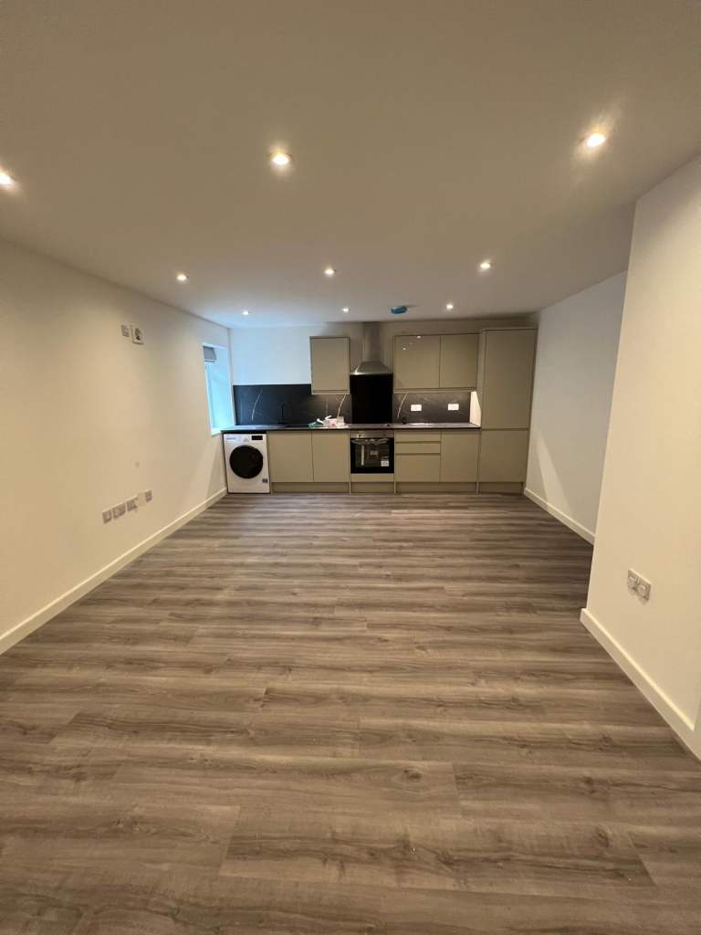 Modern 2-Bed First Floor Apartment – Fetcham Village, Fetcham, Surrey.