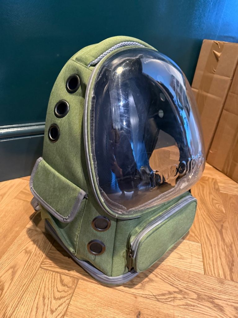 Pet Cat carrier backpack. 