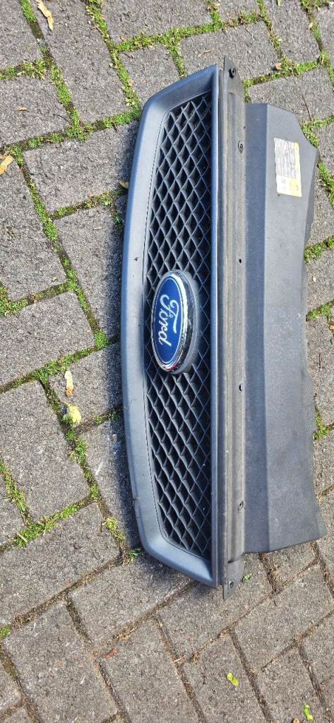 2005 ford focus grill