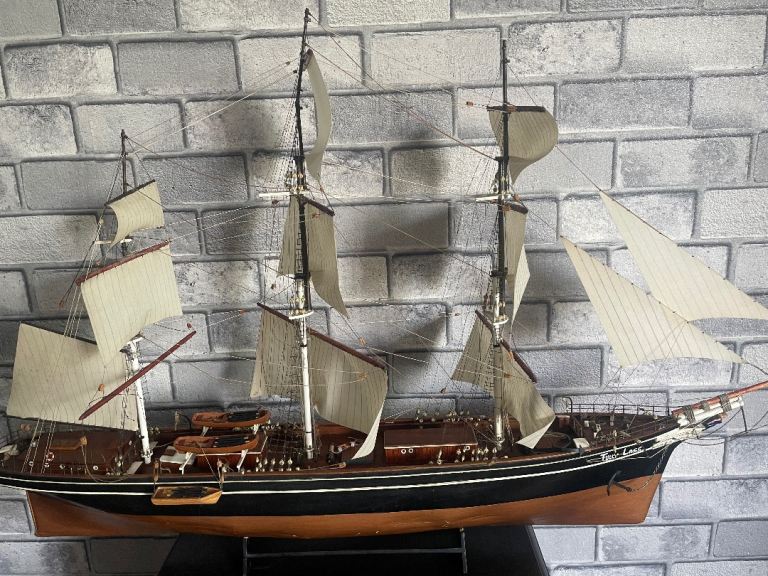 Sailing ship 