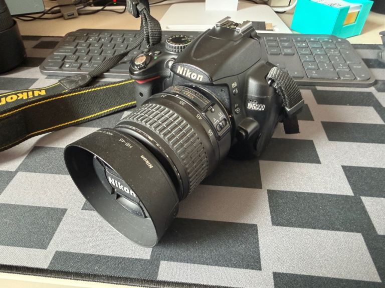 Nikon D5000 DSLR Camera with AF-S Nikkor 18-55mm Lens