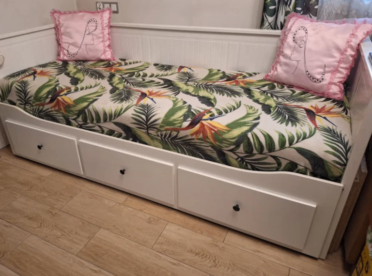 free delivery ikea Hemnes day bed with 3 drawers, single or double