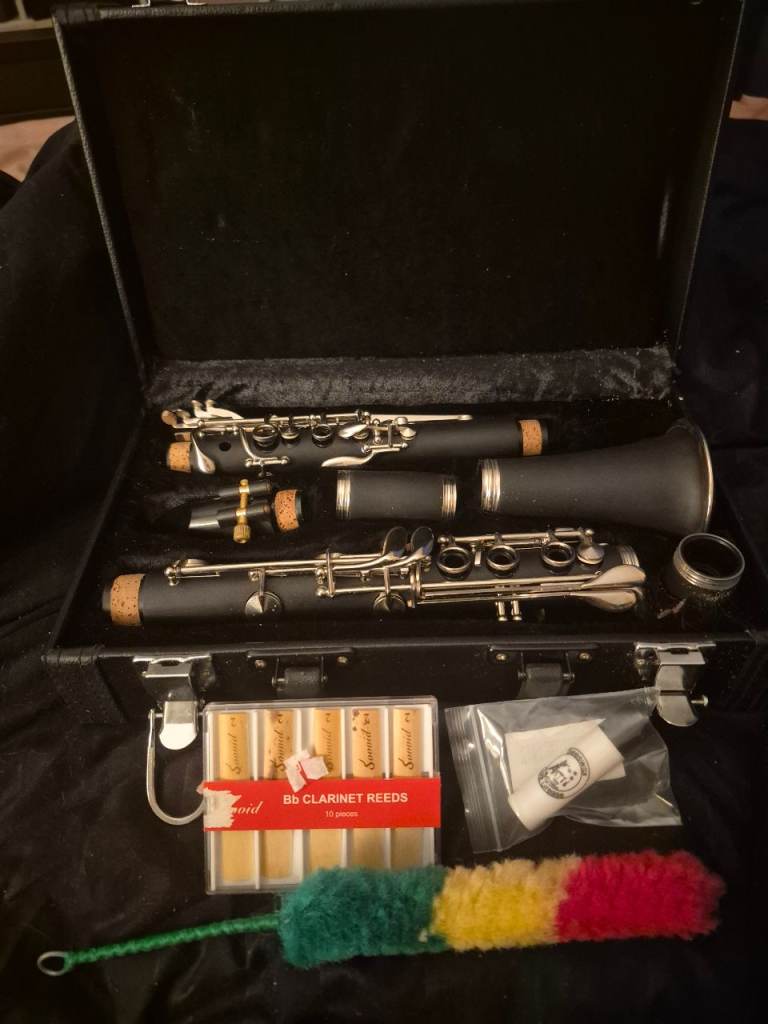 B flat clarinet with extras