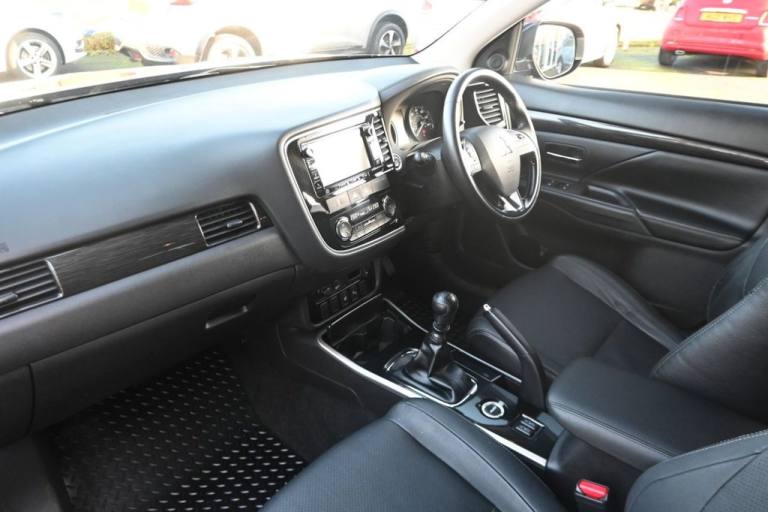 2017 Mitsubishi Outlander 2.2 DI-D 4 SUV 5dr Diesel Manual 4WD Euro 6 (s/s) (147 ps) ESTATE Diese...