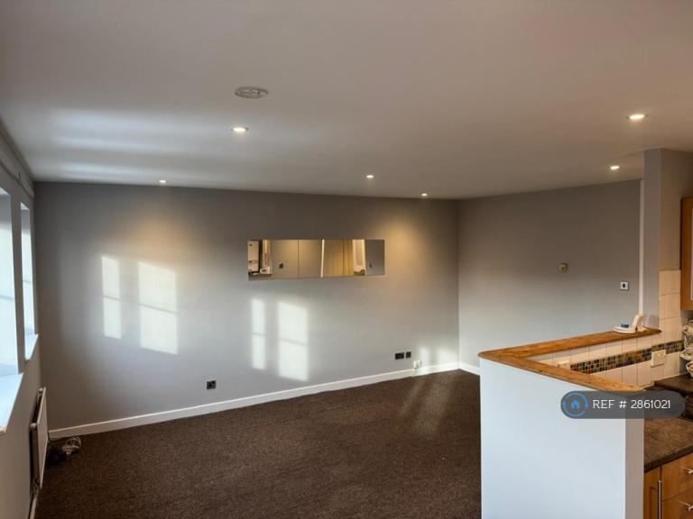 2 bedroom flat in Grosvenor Court, Wellington, Telford, TF1 (2 bed) (#2861021)