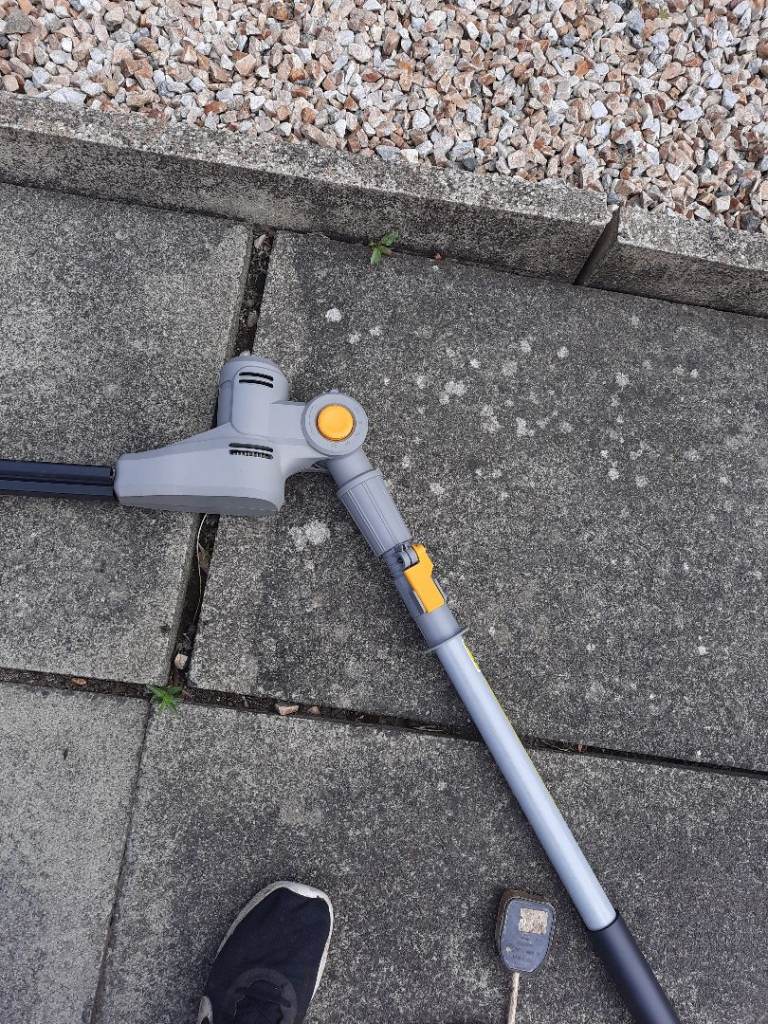 Titan Long Reach Electric Hedge Trimmer – Good Condition