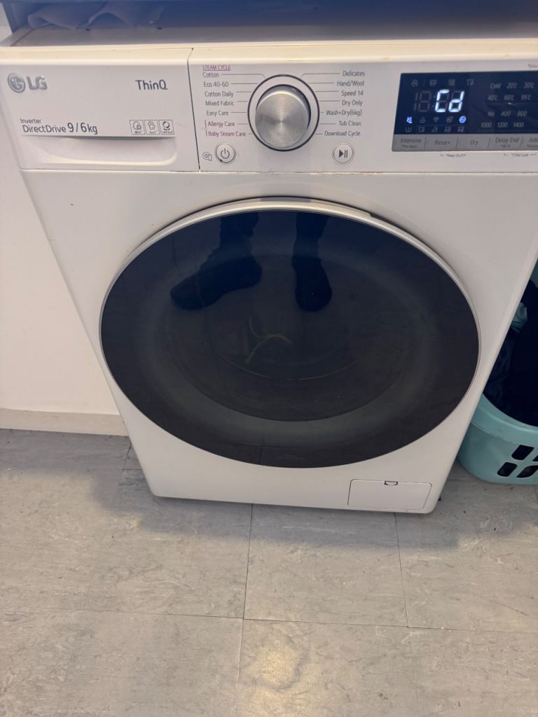 LG ThinQ DirectDrive 9/6kg washer dryer - White, Good Condition