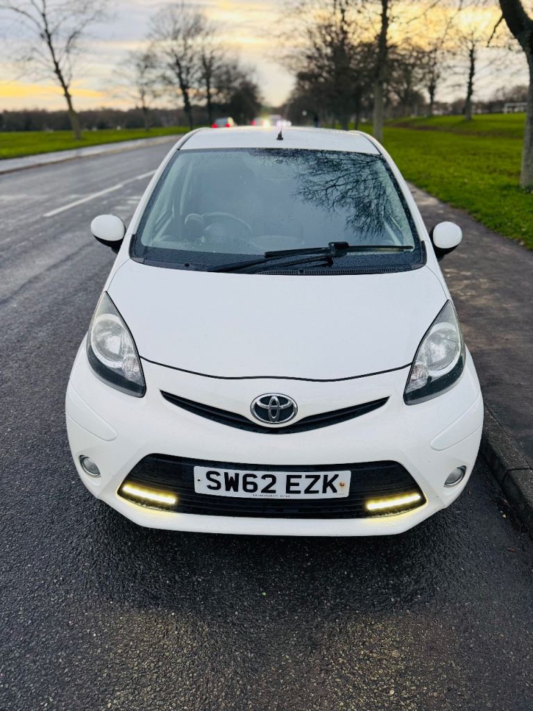 Toyota, AYGO, Hatchback, 2012, Manual, 998 (cc), 5 doors