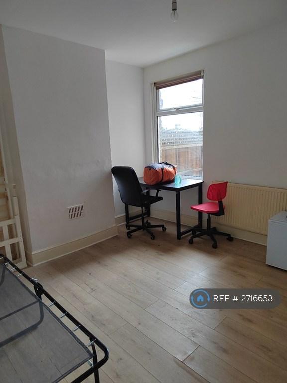 3 bedroom house in Jefferson Road, Sheerness, ME12 (3 bed) (#2716653)