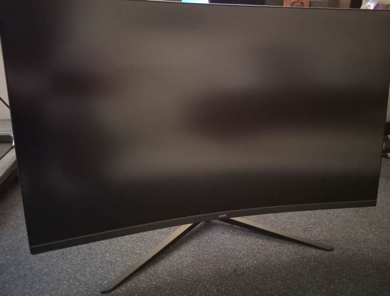 HUGE CURVED SCREEN BARGAIN .. 32 INCH HIGH DEF 1ms GAMING MONITOR super cheap