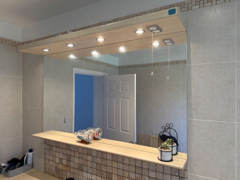Bathroom mirror With spot lights.