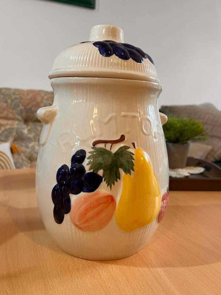 Vintage ceramic hand painted rumtoph German jar 