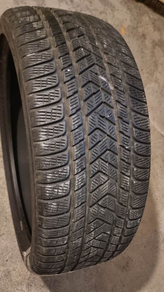 265 35 22 pirelli tyre