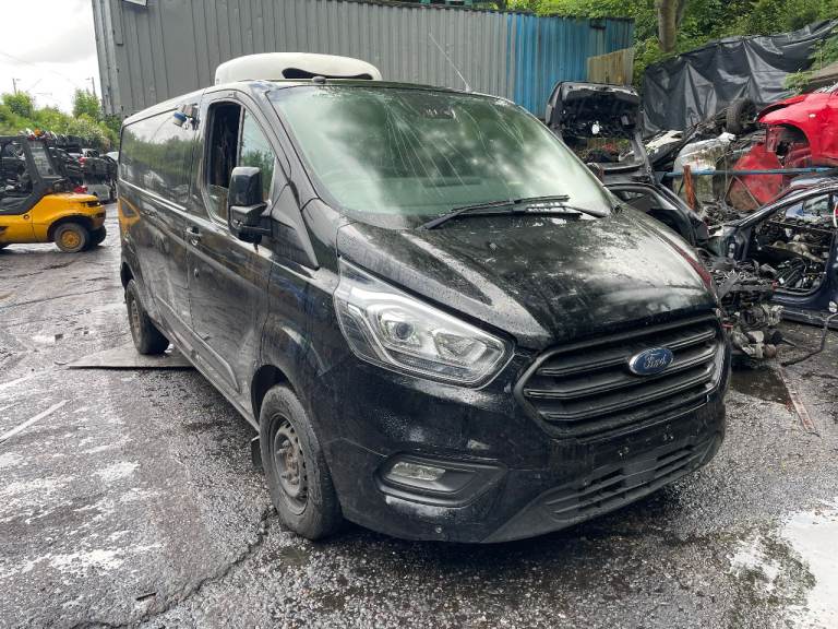 FORD TRANSIT CUSTOM 2013 BLACK YMF6  2.0 DIESEL BREAKING FOR PARTS 