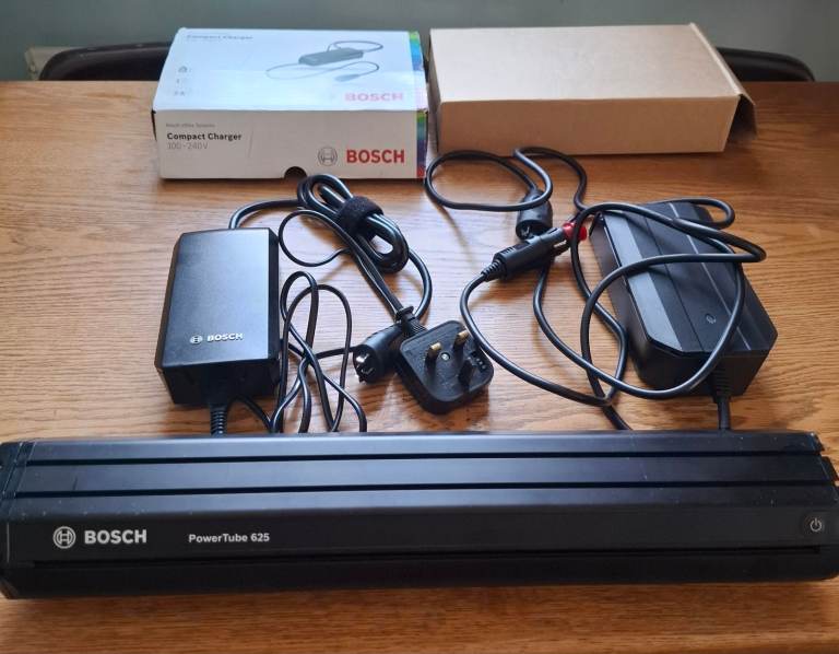 Bosch PowerTube 625 E-Bike Battery and Compact Charger