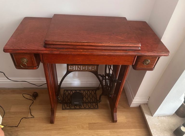 Vintage Singer Sewing Machine with Wooden Cabinet