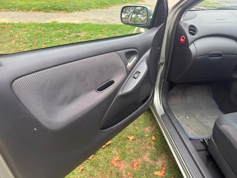 2004 Toyota Yaris 1.3 VVT-i T Spirit 3dr HATCHBACK Petrol Manual